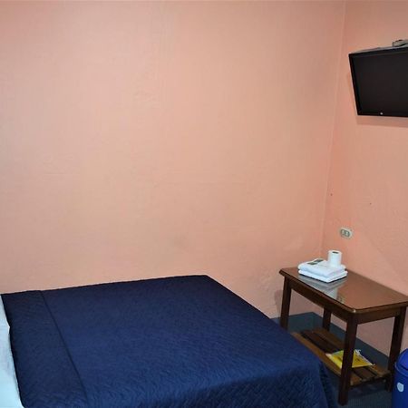 Hotel Asuncion Guatemala City ภายนอก รูปภาพ