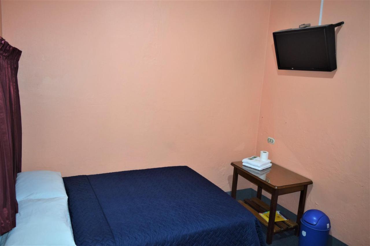 Hotel Asuncion Guatemala City ภายนอก รูปภาพ